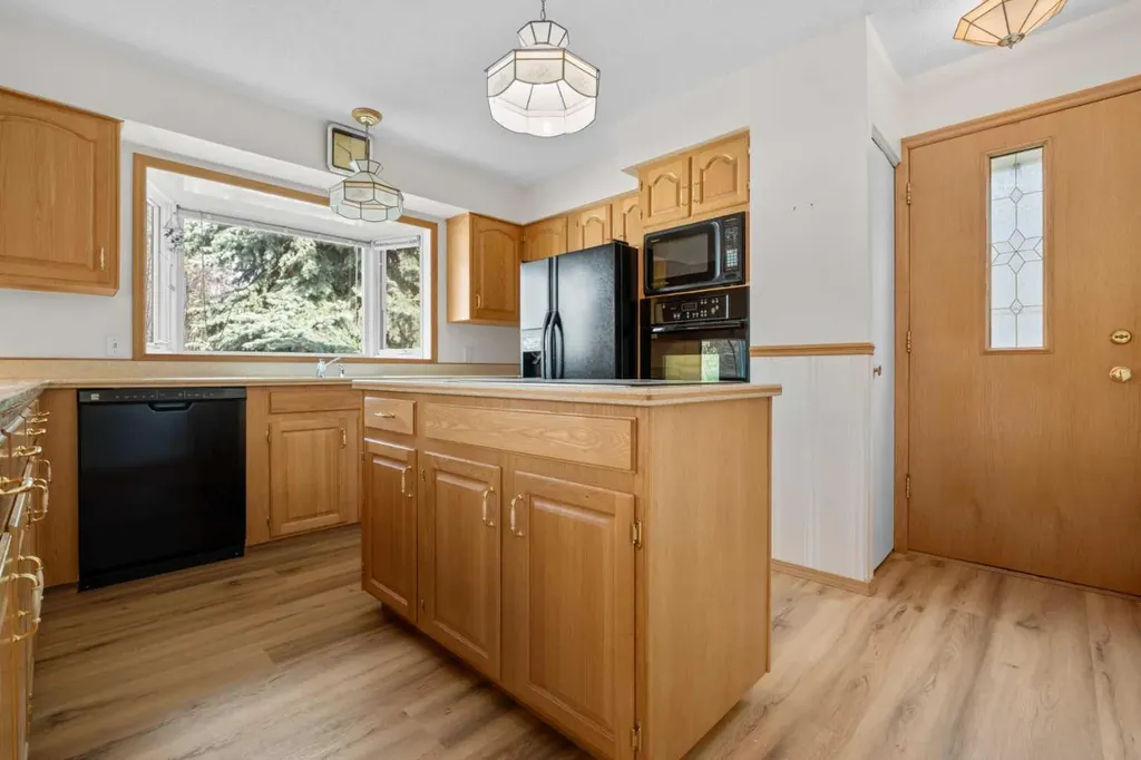 444 Woodland Crescent SE Calgary AB T2J 1J9