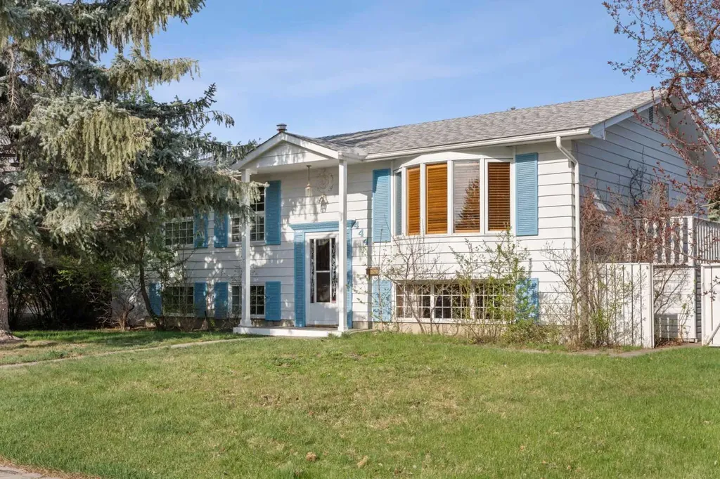 444 Woodland Crescent SE Calgary AB T2J 1J9