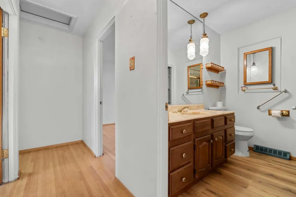 444 Woodland Crescent SE Calgary AB T2J 1J9