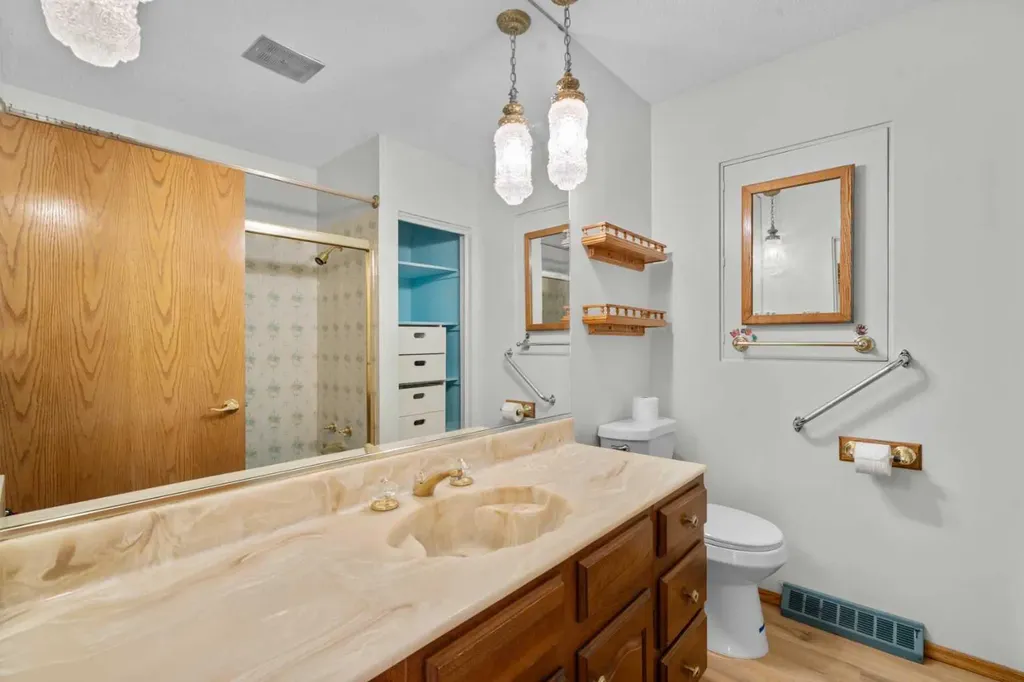 444 Woodland Crescent SE Calgary AB T2J 1J9