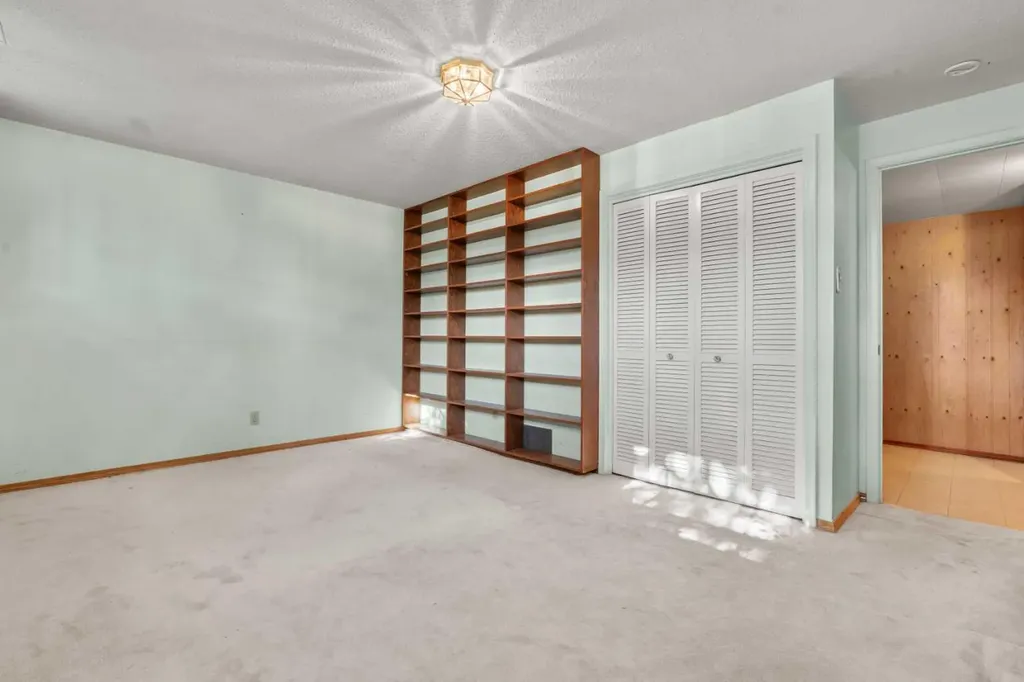 444 Woodland Crescent SE Calgary AB T2J 1J9