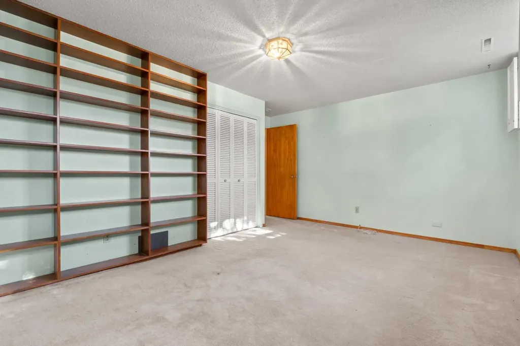 444 Woodland Crescent SE Calgary AB T2J 1J9