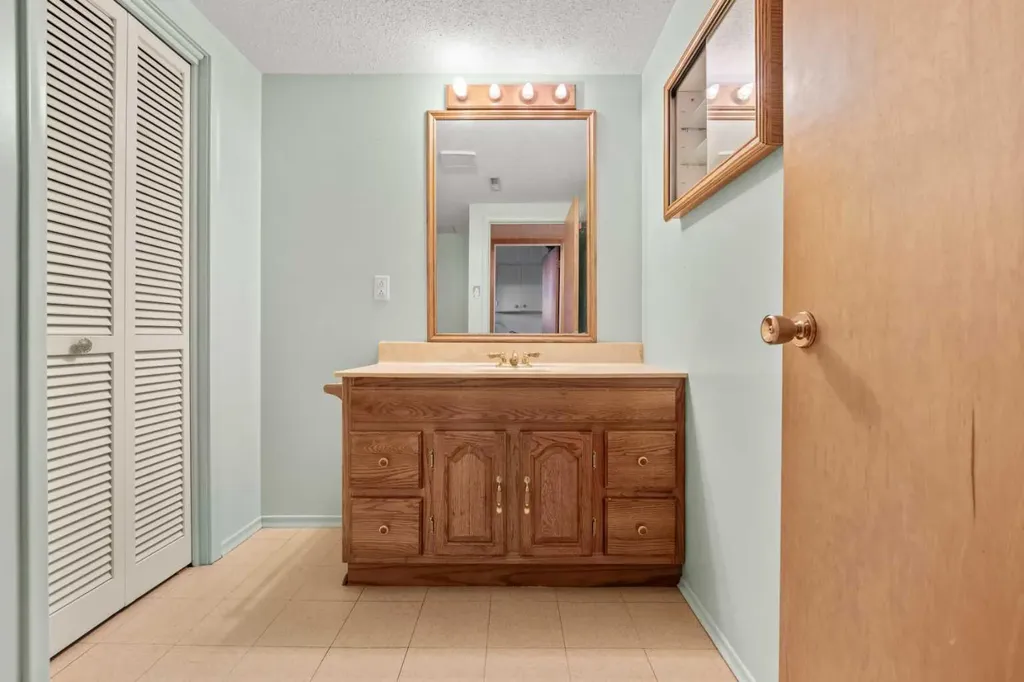444 Woodland Crescent SE Calgary AB T2J 1J9