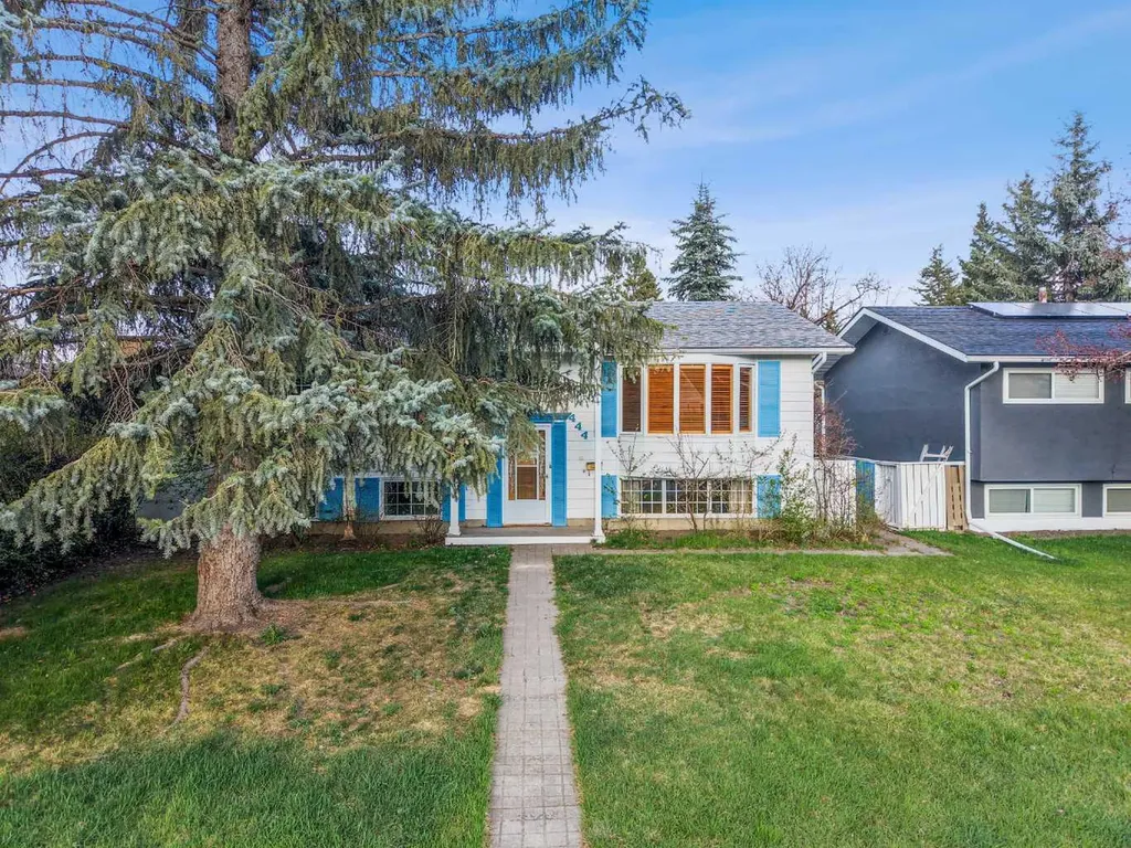 444 Woodland Crescent SE Calgary AB T2J 1J9