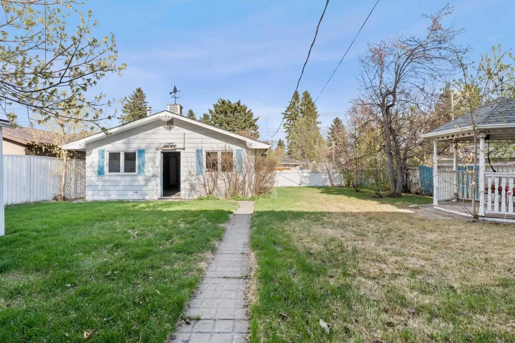 444 Woodland Crescent SE Calgary AB T2J 1J9