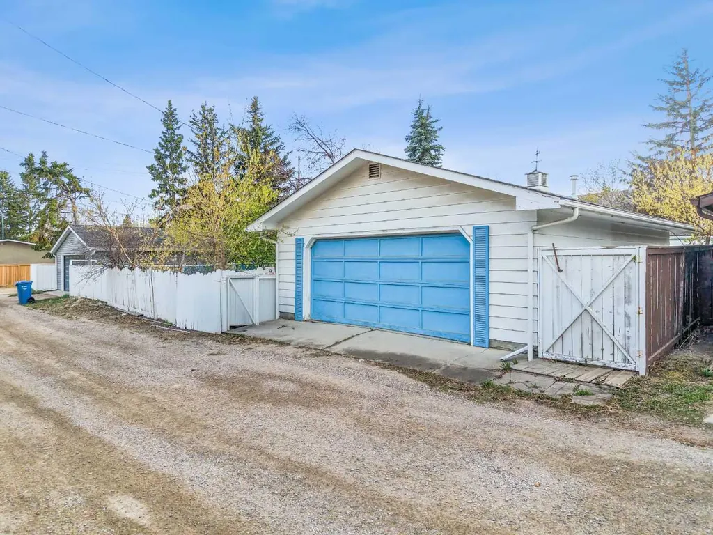 444 Woodland Crescent SE Calgary AB T2J 1J9