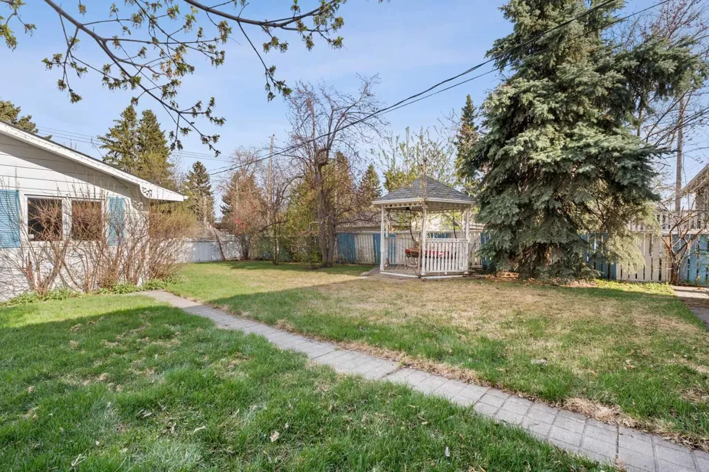 444 Woodland Crescent SE Calgary AB T2J 1J9