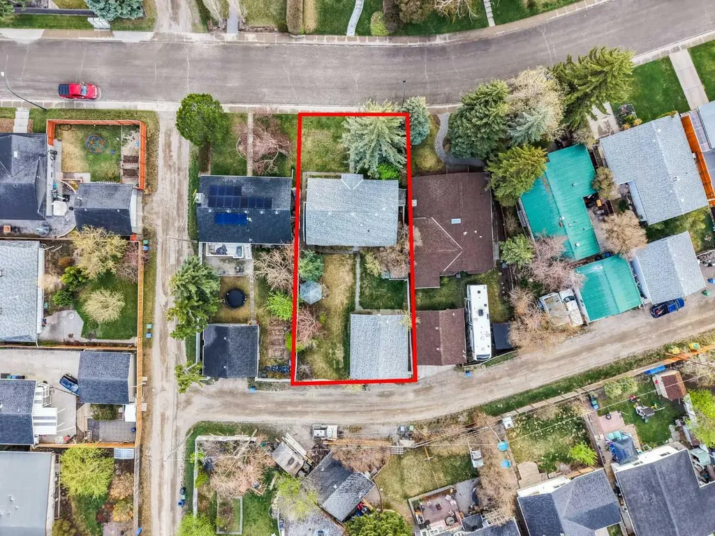 444 Woodland Crescent SE Calgary AB T2J 1J9
