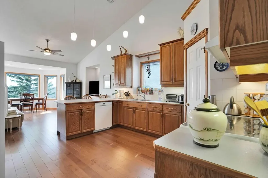 82 Valley Ridge Point NW Calgary AB T3B 5A7