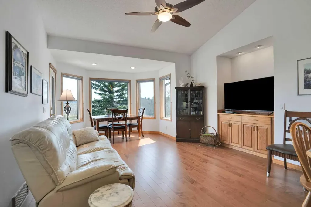 82 Valley Ridge Point NW Calgary AB T3B 5A7