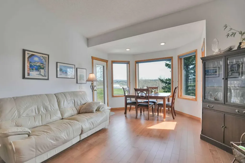 82 Valley Ridge Point NW Calgary AB T3B 5A7