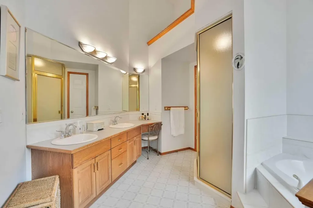 82 Valley Ridge Point NW Calgary AB T3B 5A7