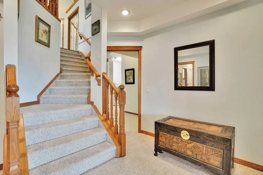 82 Valley Ridge Point NW Calgary AB T3B 5A7