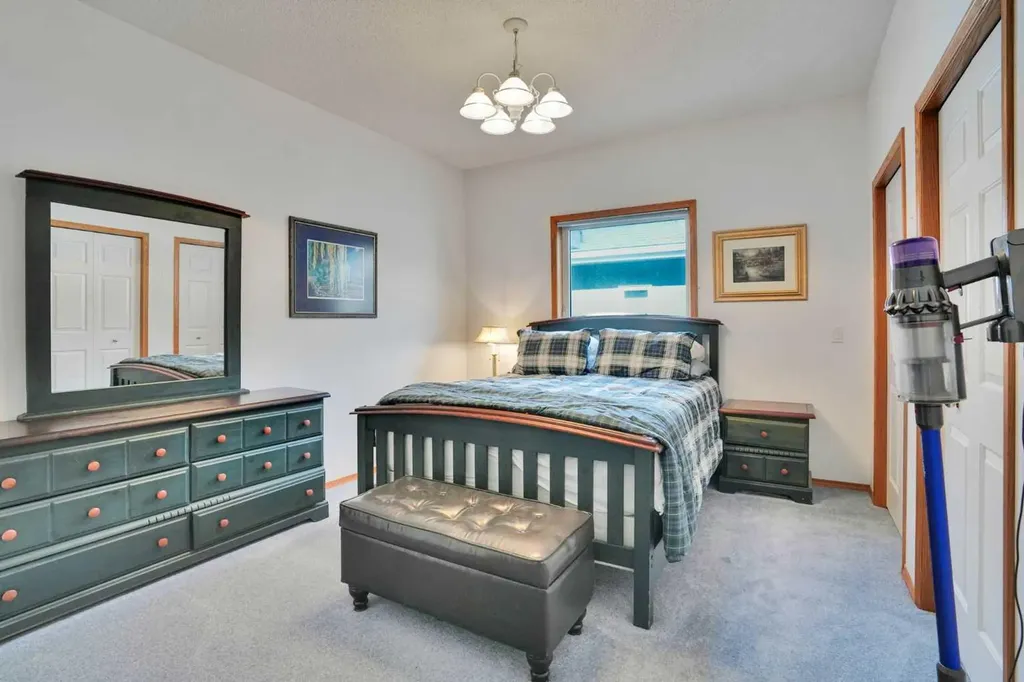 82 Valley Ridge Point NW Calgary AB T3B 5A7
