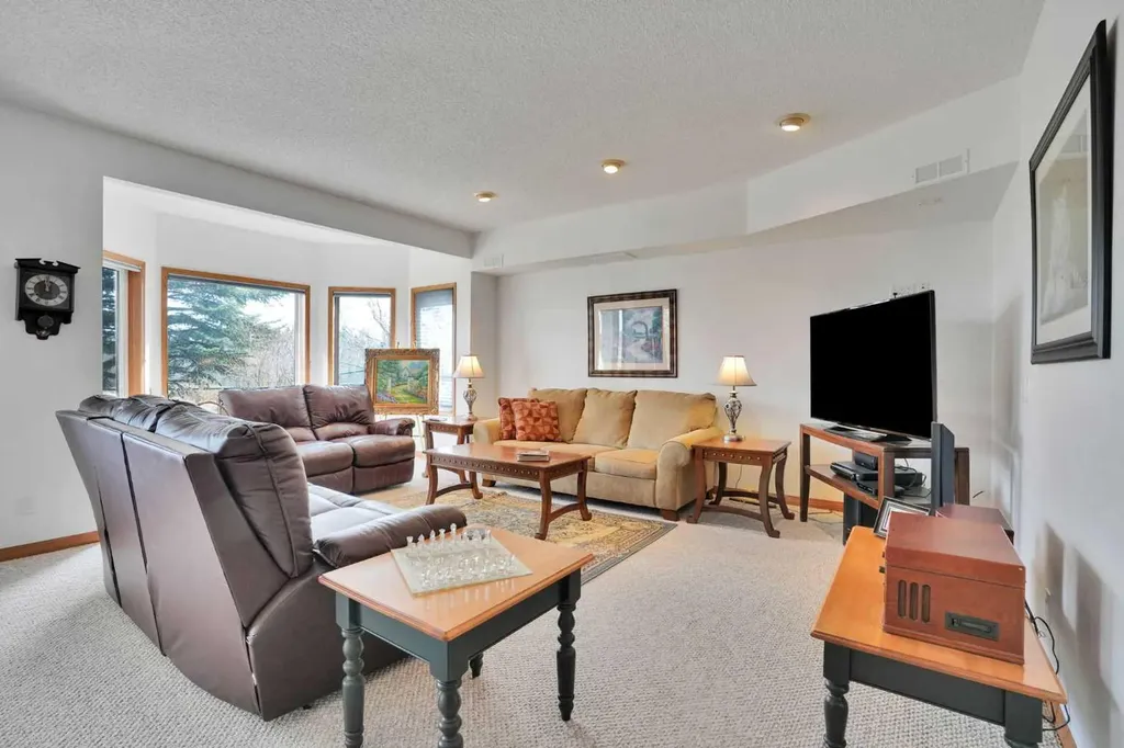 82 Valley Ridge Point NW Calgary AB T3B 5A7