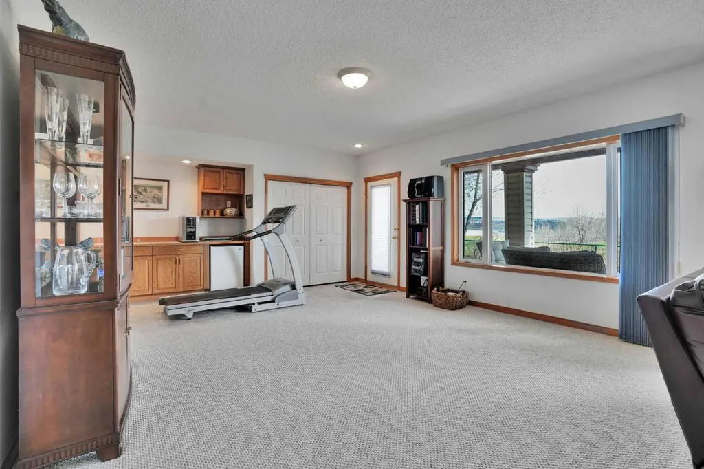 82 Valley Ridge Point NW Calgary AB T3B 5A7