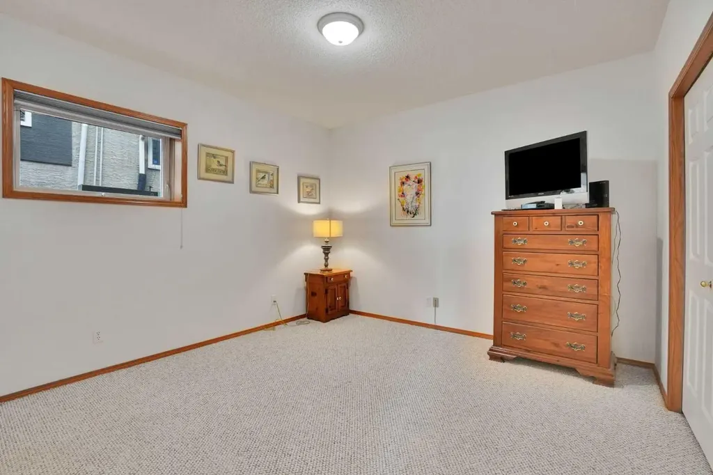 82 Valley Ridge Point NW Calgary AB T3B 5A7