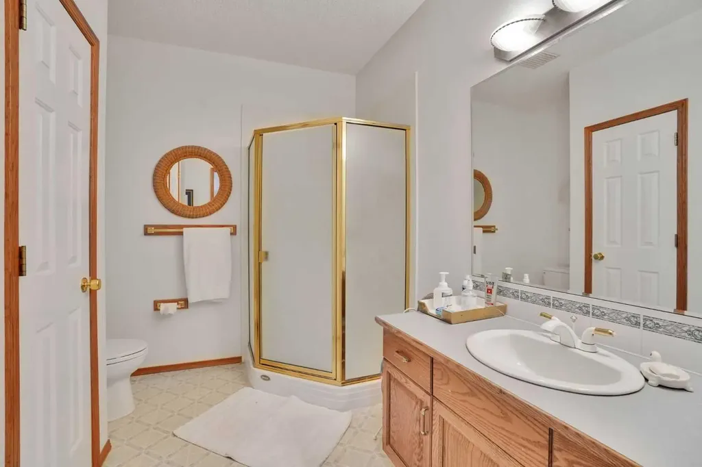 82 Valley Ridge Point NW Calgary AB T3B 5A7