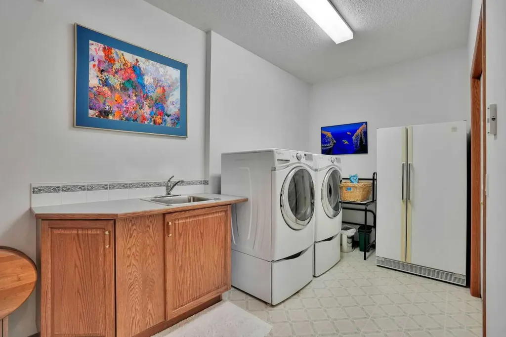 82 Valley Ridge Point NW Calgary AB T3B 5A7