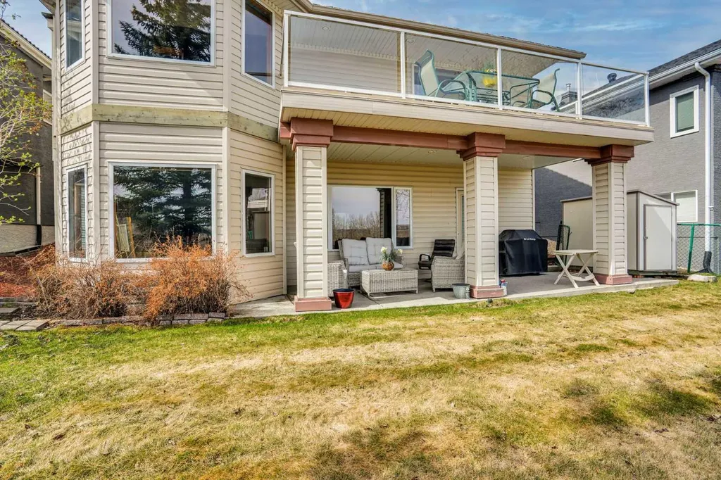 82 Valley Ridge Point NW Calgary AB T3B 5A7