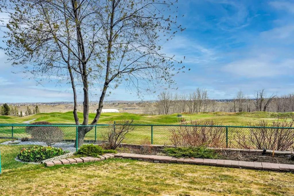 82 Valley Ridge Point NW Calgary AB T3B 5A7