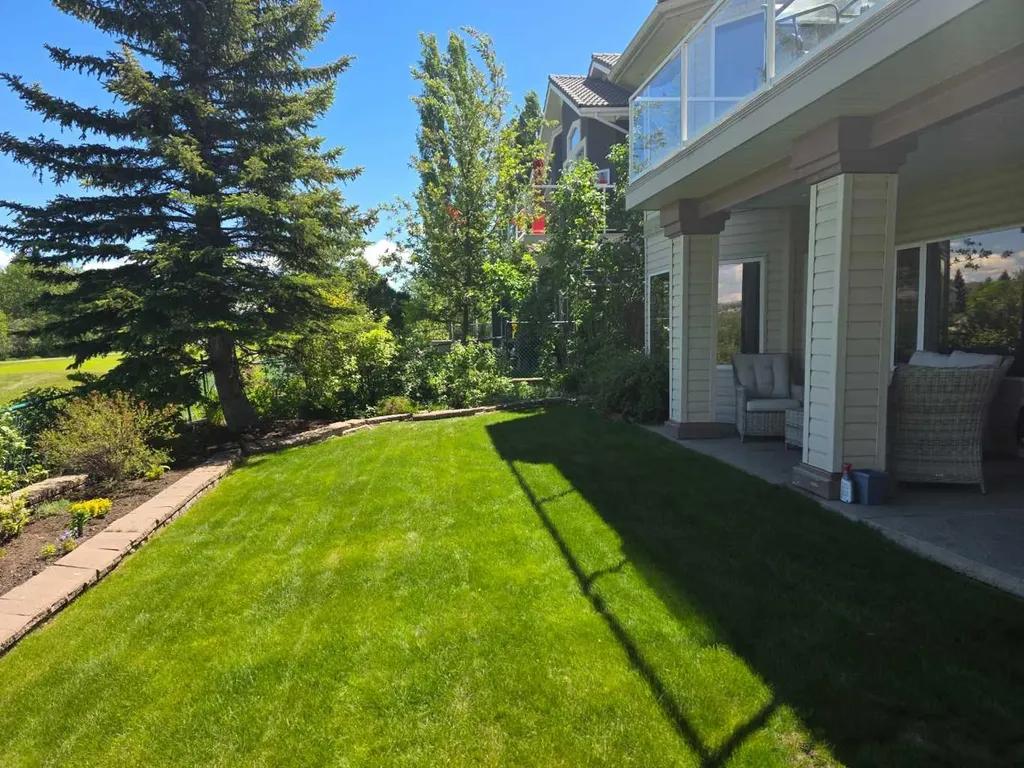 82 Valley Ridge Point NW Calgary AB T3B 5A7