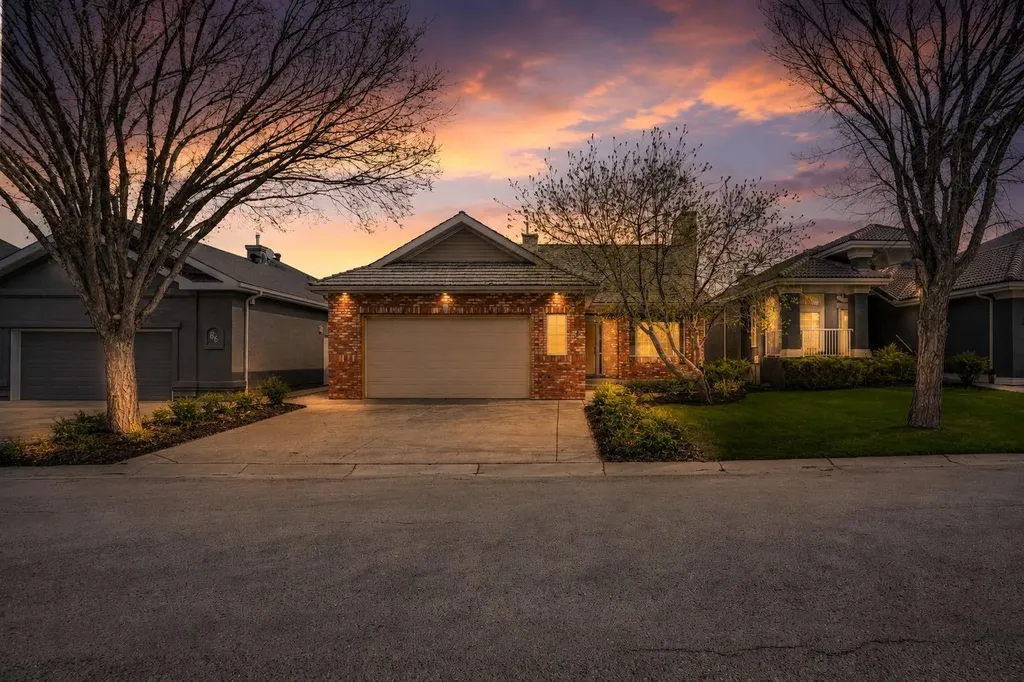 82 Valley Ridge Point NW Calgary AB T3B 5A7