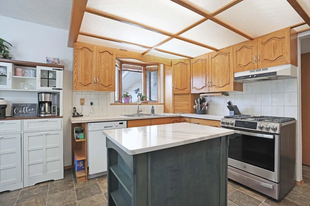 59 Greenbrook Drive E Brooks AB T1R 0J6