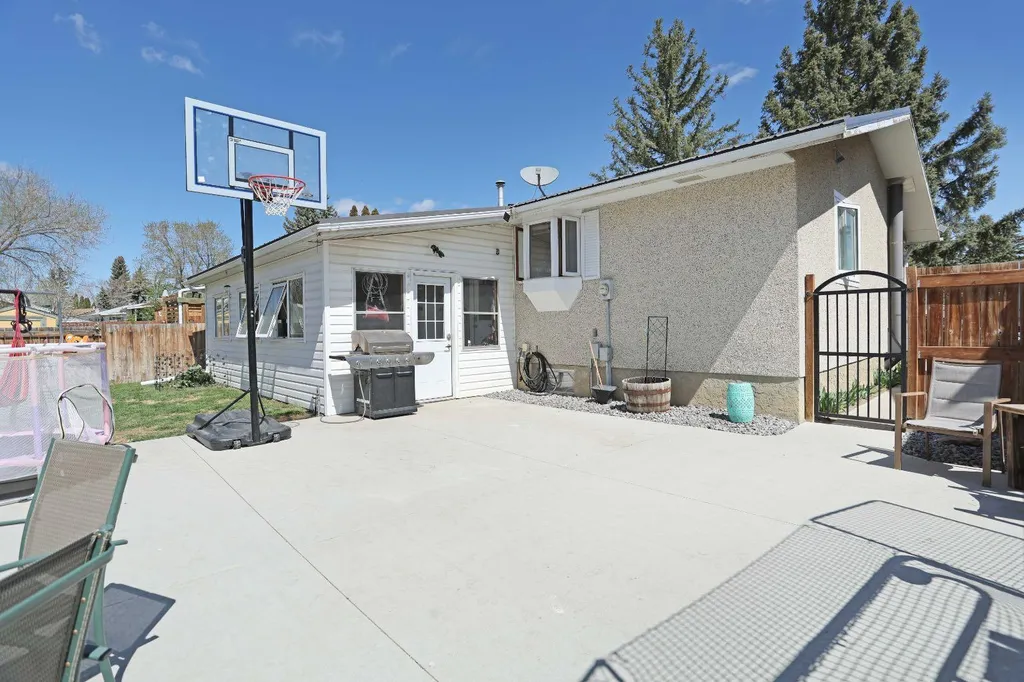 59 Greenbrook Drive E Brooks AB T1R 0J6