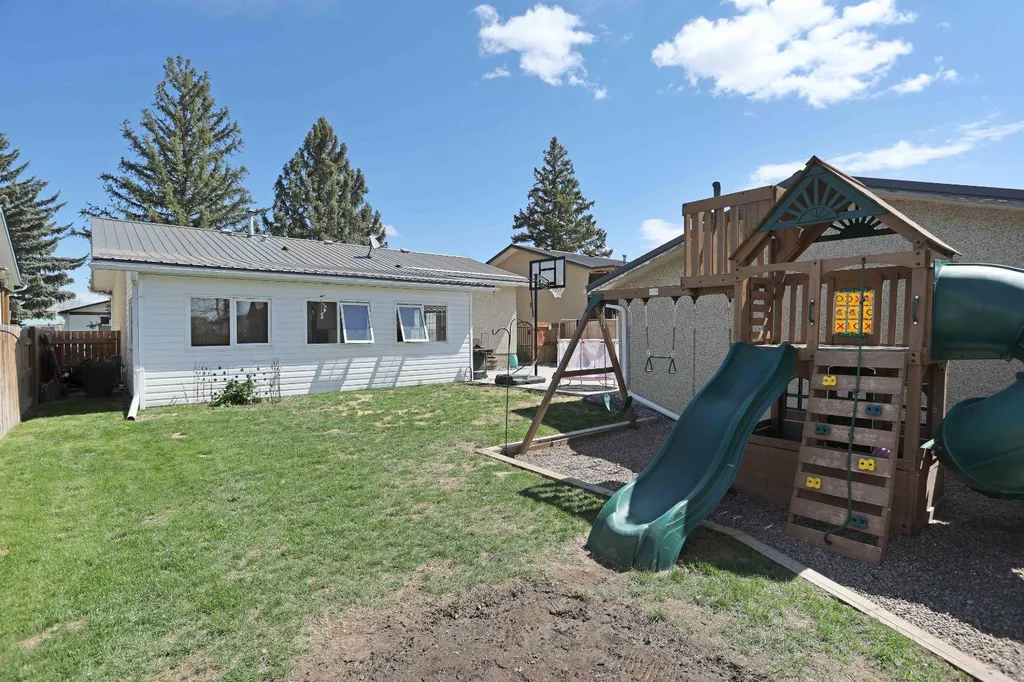 59 Greenbrook Drive E Brooks AB T1R 0J6
