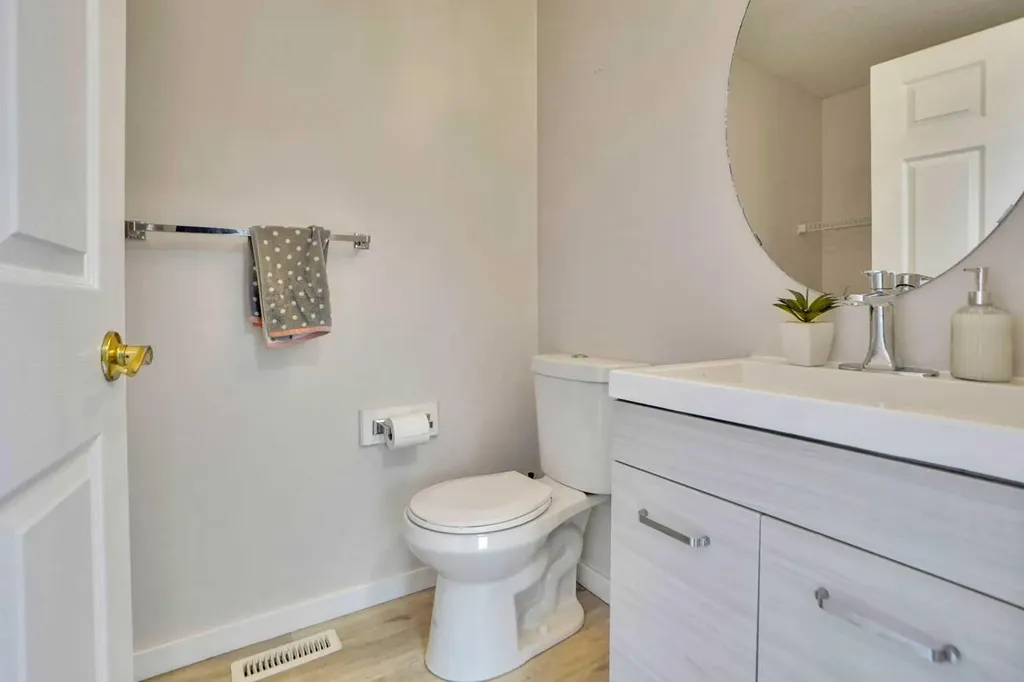 19 Taravista Gardens NE Calgary AB T3J 4K8