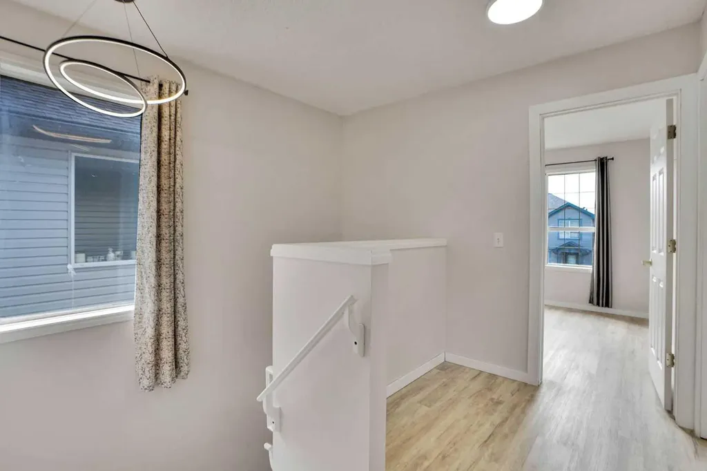 19 Taravista Gardens NE Calgary AB T3J 4K8