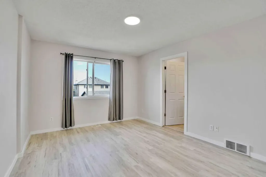 19 Taravista Gardens NE Calgary AB T3J 4K8