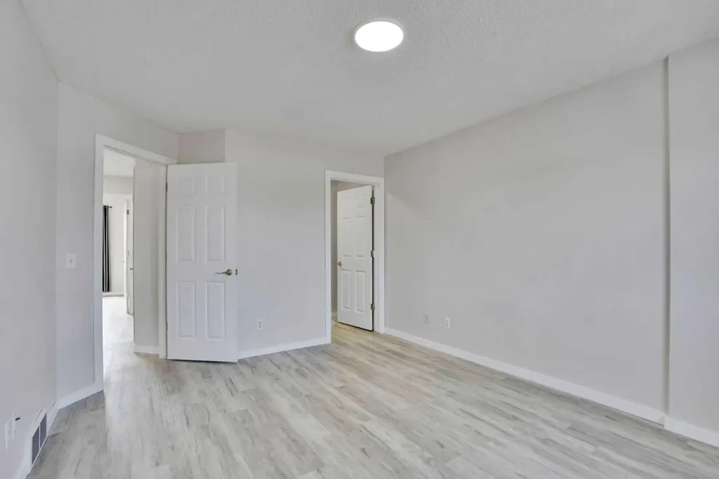 19 Taravista Gardens NE Calgary AB T3J 4K8