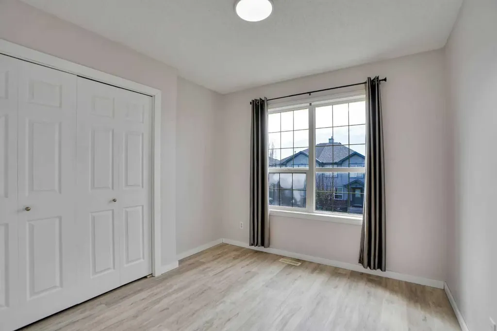 19 Taravista Gardens NE Calgary AB T3J 4K8