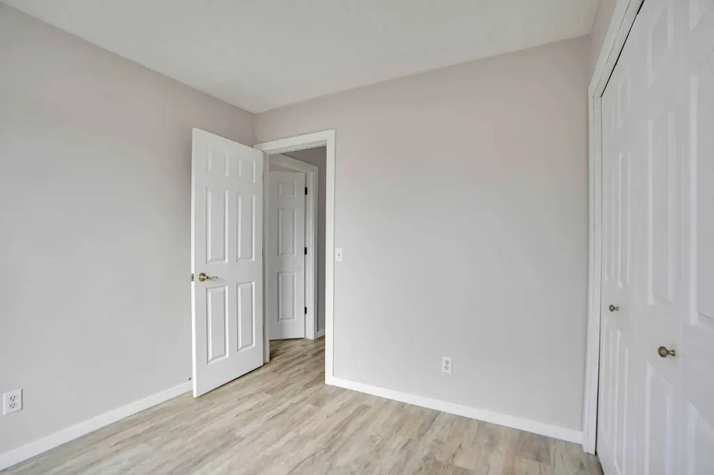 19 Taravista Gardens NE Calgary AB T3J 4K8