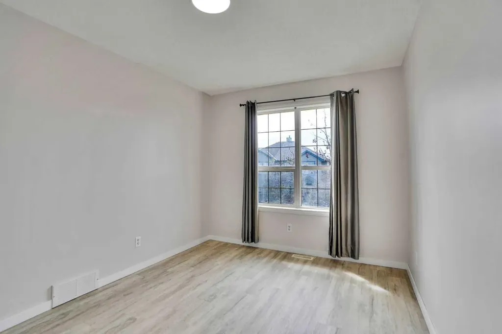 19 Taravista Gardens NE Calgary AB T3J 4K8