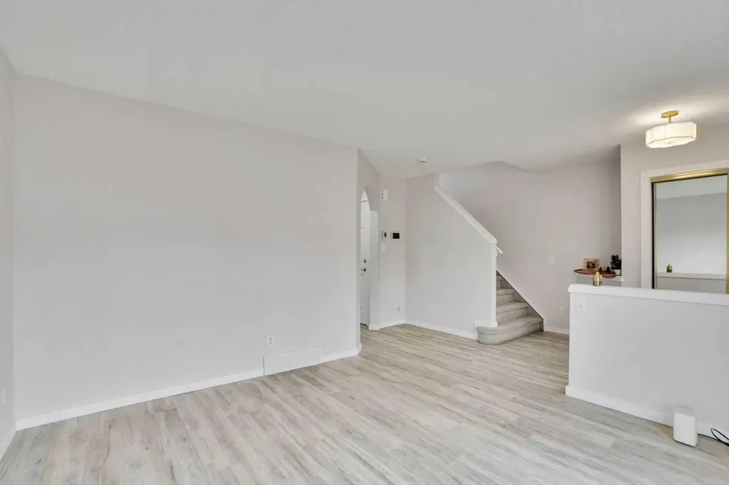 19 Taravista Gardens NE Calgary AB T3J 4K8