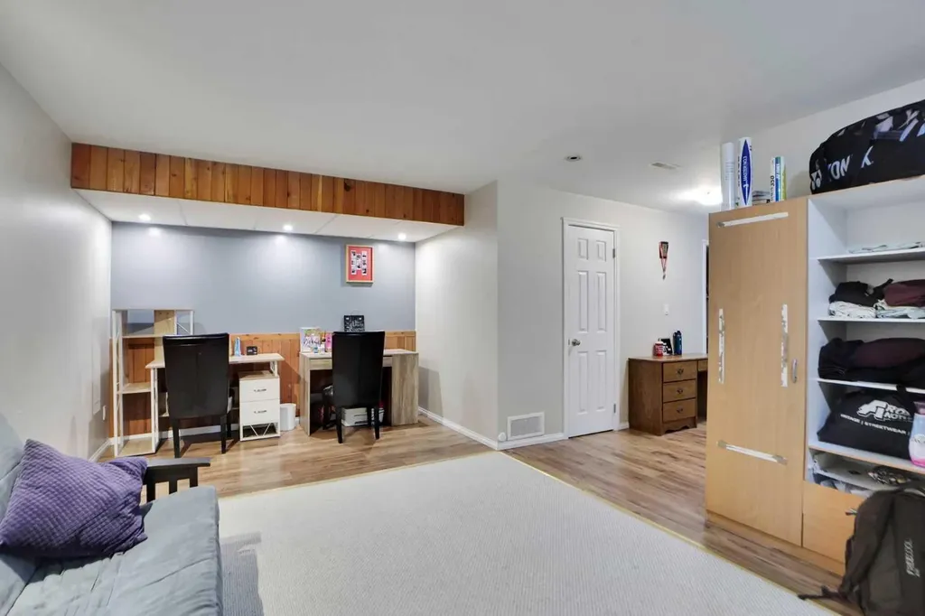 19 Taravista Gardens NE Calgary AB T3J 4K8