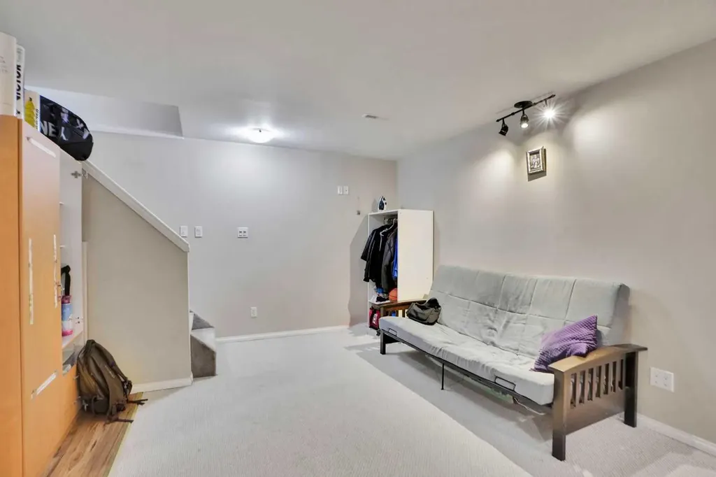 19 Taravista Gardens NE Calgary AB T3J 4K8