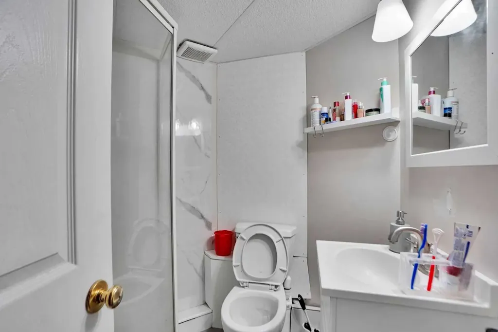 19 Taravista Gardens NE Calgary AB T3J 4K8
