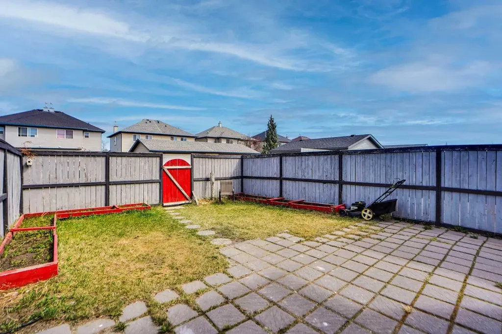19 Taravista Gardens NE Calgary AB T3J 4K8