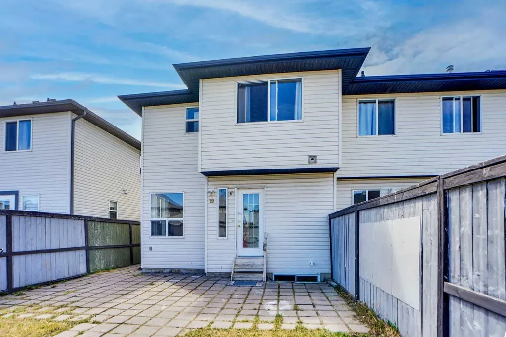 19 Taravista Gardens NE Calgary AB T3J 4K8