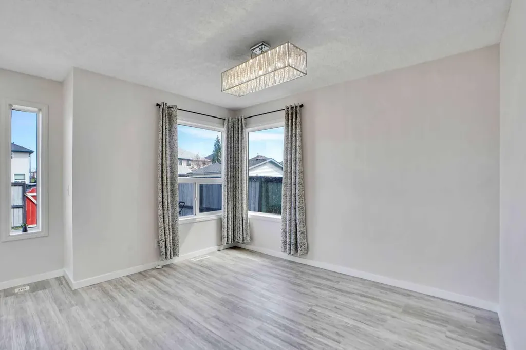 19 Taravista Gardens NE Calgary AB T3J 4K8