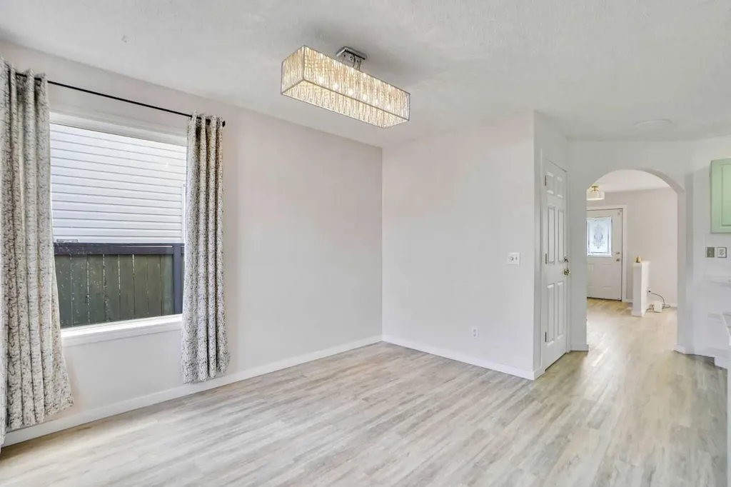 19 Taravista Gardens NE Calgary AB T3J 4K8