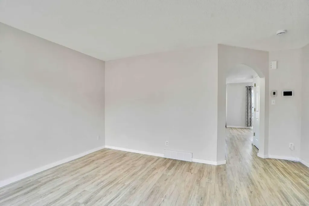 19 Taravista Gardens NE Calgary AB T3J 4K8