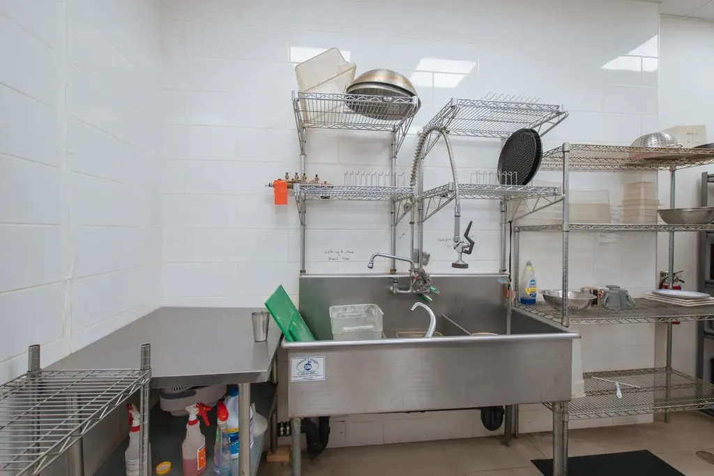 123 17 Avenue SW Calgary AB T3E 7E7