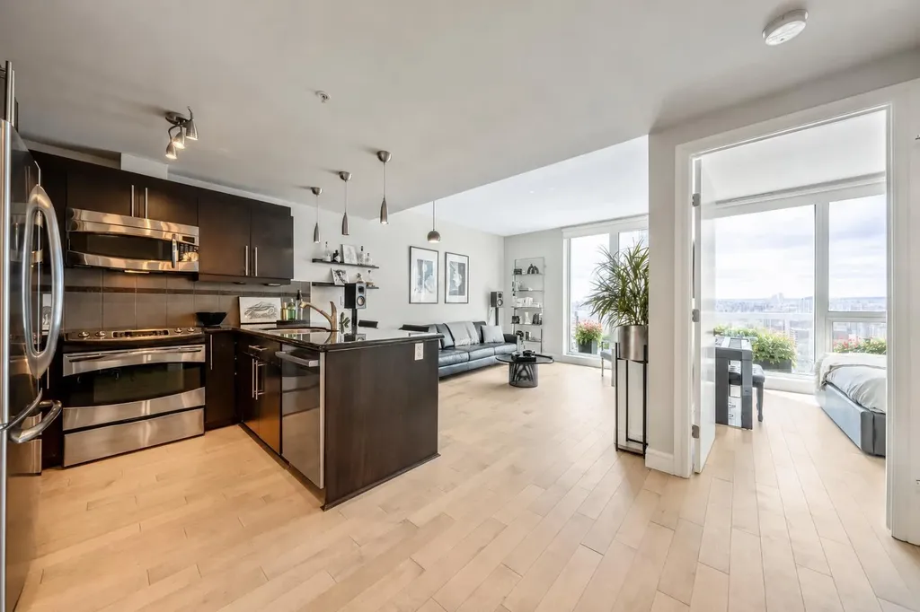 817 15 Avenue SW Calgary AB T2R 0H8