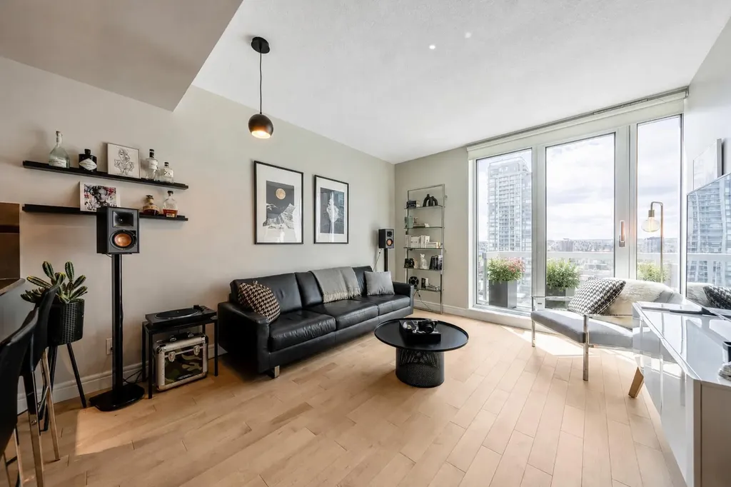 817 15 Avenue SW Calgary AB T2R 0H8