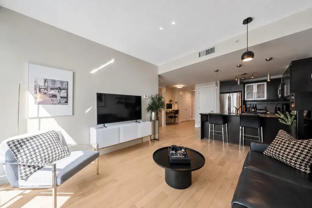 817 15 Avenue SW Calgary AB T2R 0H8